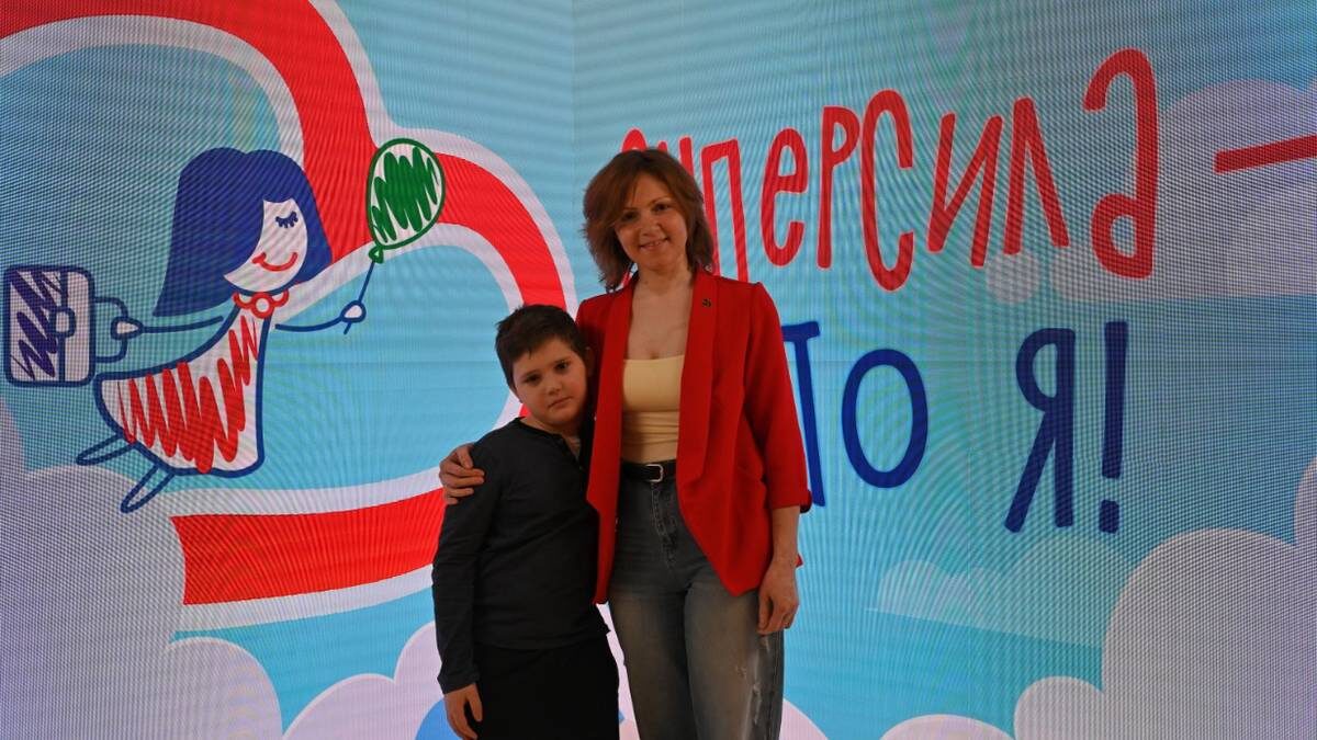    Мать четверых детей и предприниматель Юлия Жердева вместе с младшим сыном Александром на форуме-фестивале «Мамы. Дети. Бизнес», посвященном гармоничному сочетанию своего дела и семьи / Фото: Александр Кочубей / Вечерняя Москва