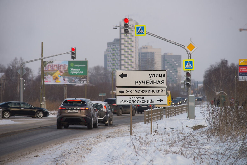 По данным на начало 2025 года, в Екатеринбурге на 1000 жителей приходится около 320–330 машин, что сопоставимо с показателями Москвы и Санкт-Петербурга