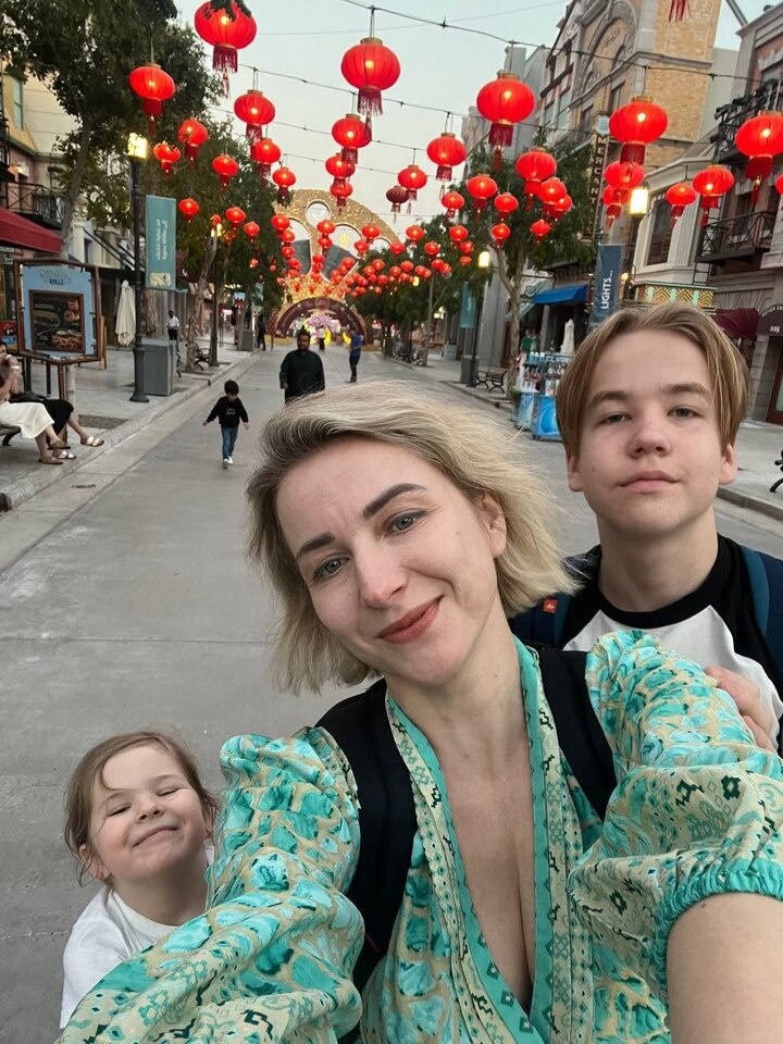     В Дубай Марина Жирова приехала вместе детьми и родителями. Но круиз был отменен из-за ракетной атаки со стороны Ирана. Фото предоставлено "МК в Самаре"