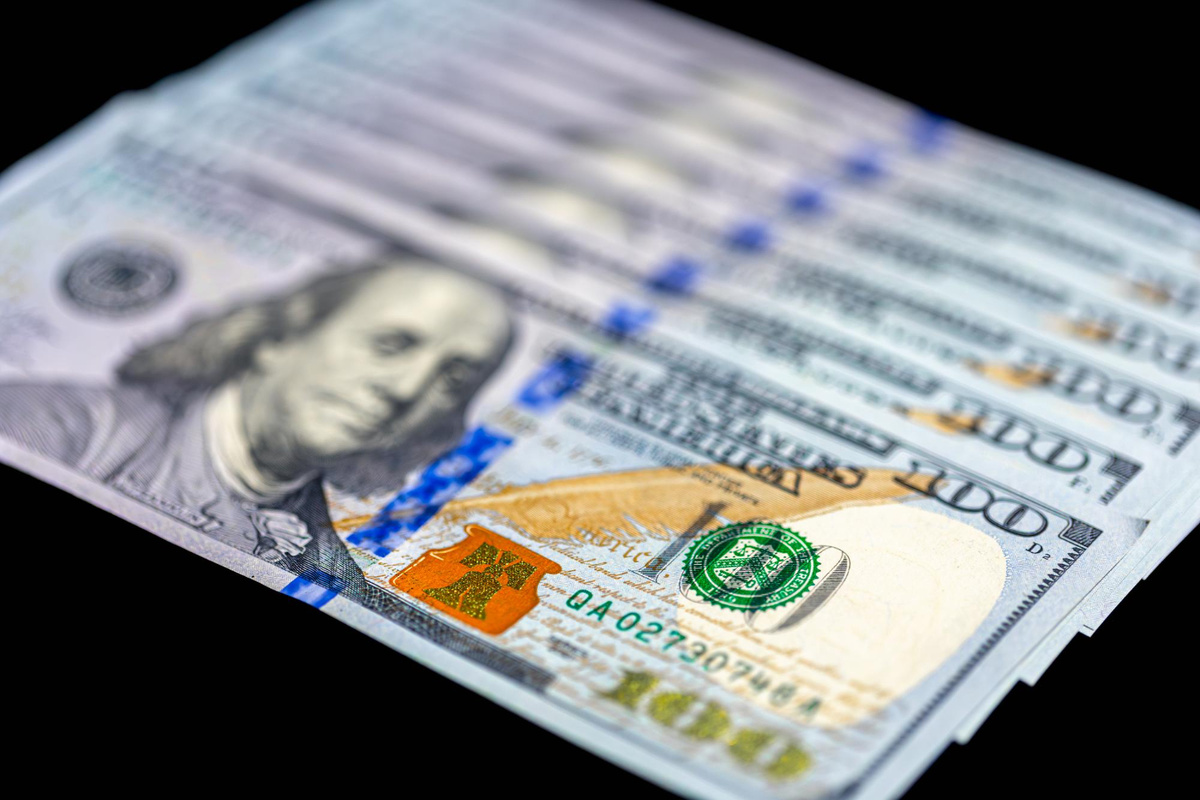    Фальшивых долларов в России стало больше. Фото: freepik.com