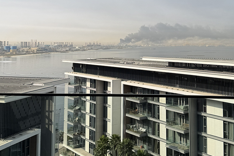    С начала эскалации эмиратские комплексы ПВО перехватили 167 ракет и более 500 беспилотников, и это данные на вечер воскресенья.   
Фото: источник «БИЗНЕС Online»