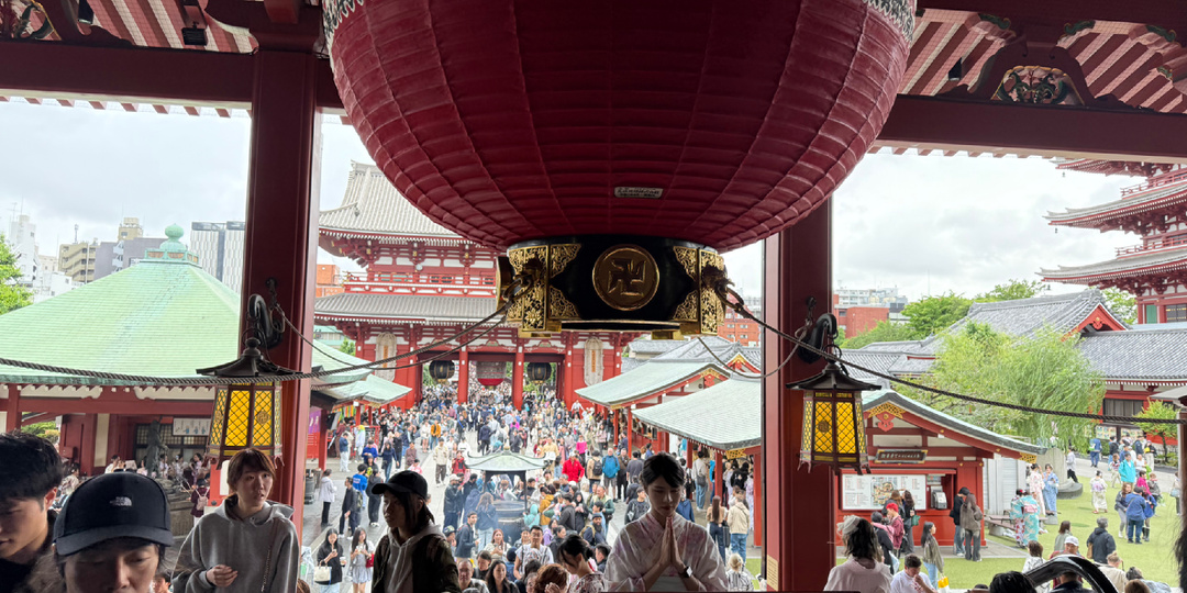 Храм Сэнсо-дзи в Токио: древняя Япония среди небоскрёбов