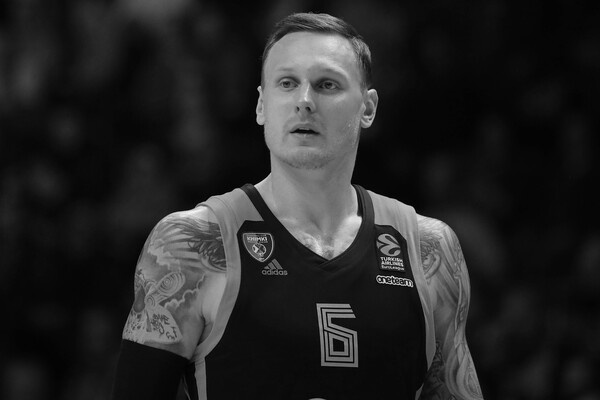 Янис Тимма (2 июля 1992 — 16 декабря 2024)  — латвийский баскетболист, бывший муж певицы Анны Седоковой. / Artur Stabulnieks/IMAGO/Global Look Press   📷