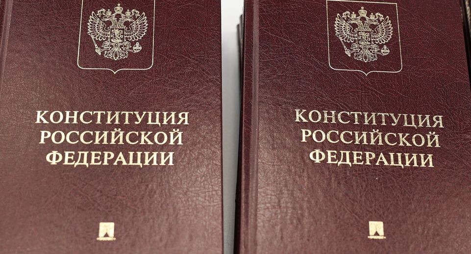    Андрей Воробьев вручил паспорта юным жителям Подмосковья / Медиасток.рф