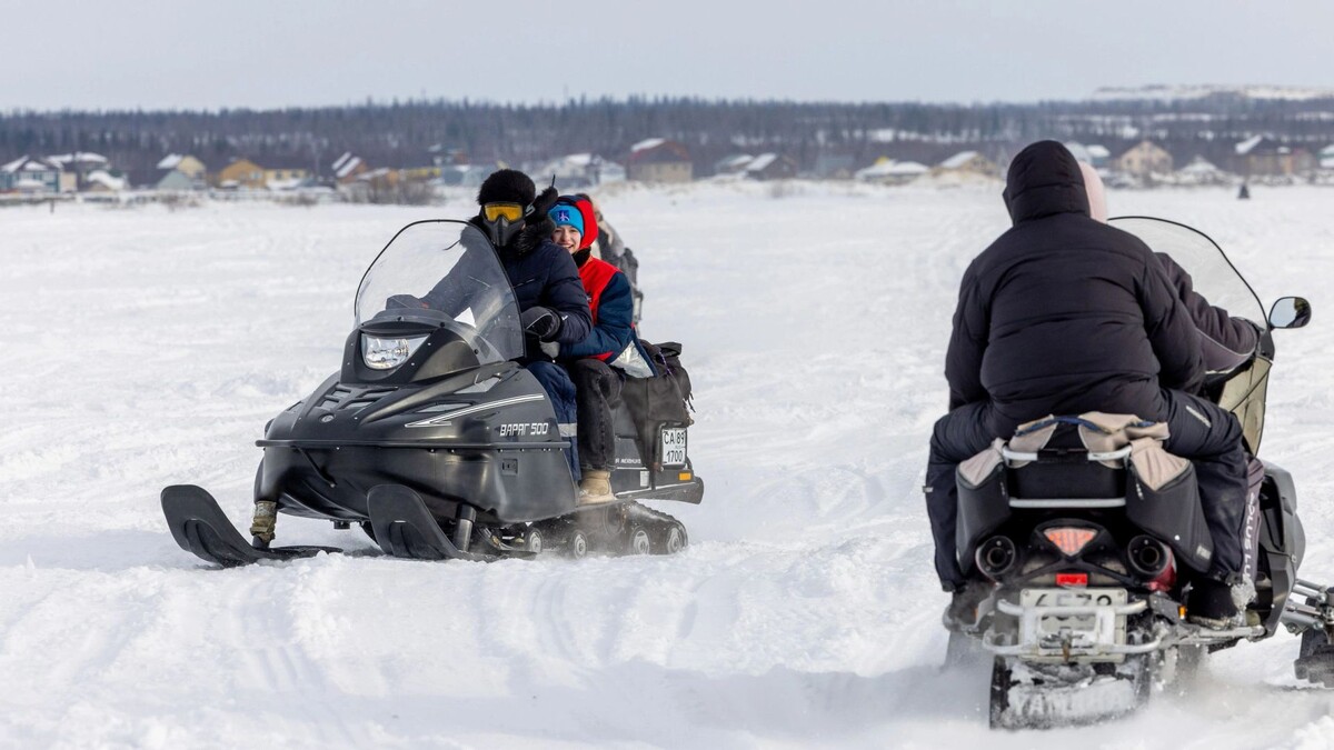    На Ямале снегоход и средство передвижения и способ развлечения... Фото: Фёдор Воронов / "Ямал-Медиа"