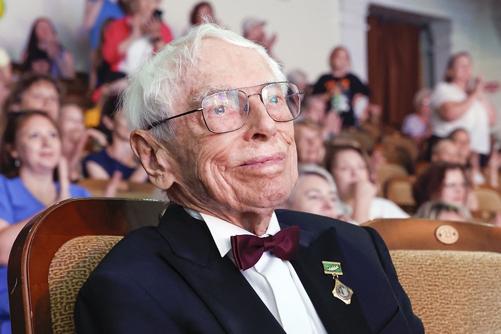    Народный артист РФ Александр Зацепин на концерте в рамках XXXIII Международного фестиваля искусств "Славянский базар в Витебске". / Фото: Юлия Морозова/ТАСС