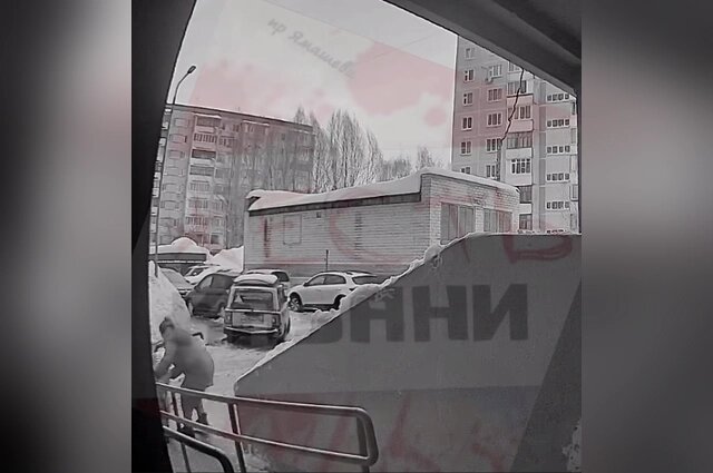    Мать в последний миг сумела спасти ребенка. Фото: Соцсети