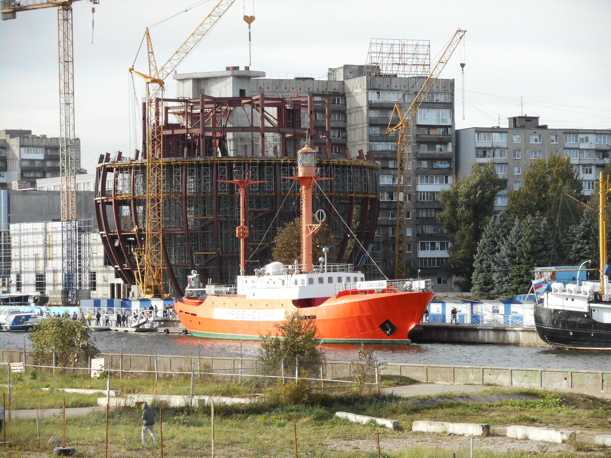 "Шарик" уже выше маяка. Листайте