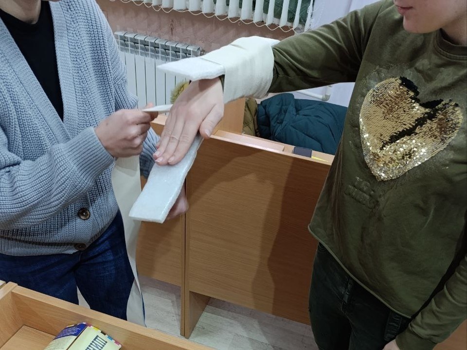    Студентов научили оказывать первую помощь при переломах