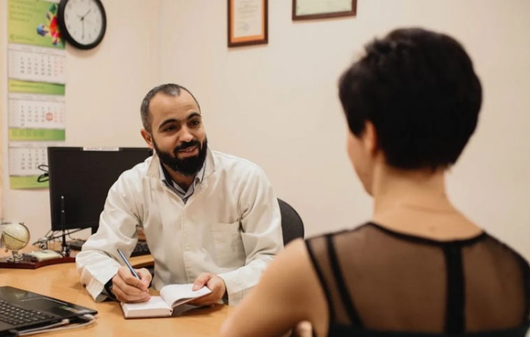 «Алкоголь и дети – почему это страшно»: интервью с психиатром-наркологом Азизбеком Аббасовым