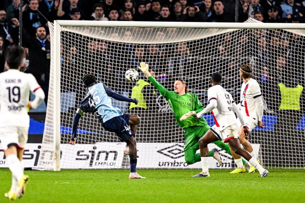 Сейв Сафонова в матче против «Гавра»