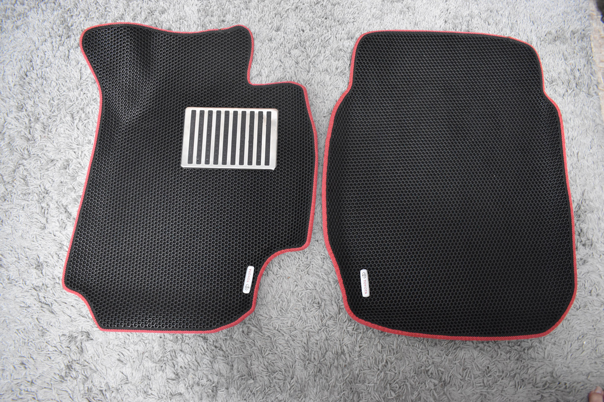 Коврики вырезались уже по готовым лекалам для моего кузова + непосредственная подгонка на месте