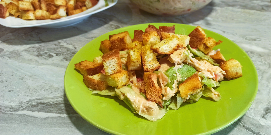 Салат Цезарь: простой домашний рецепт с быстрым приготовлением