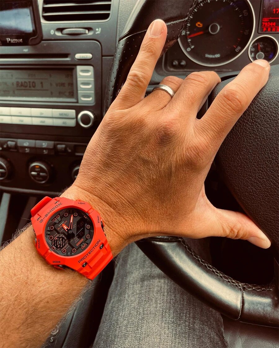 Когда на запястье такие джишоки, пальцы сами складываются в рокерский жест