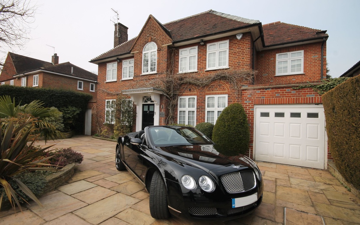 За дорогую недвижимость и транспорт придется платить больше