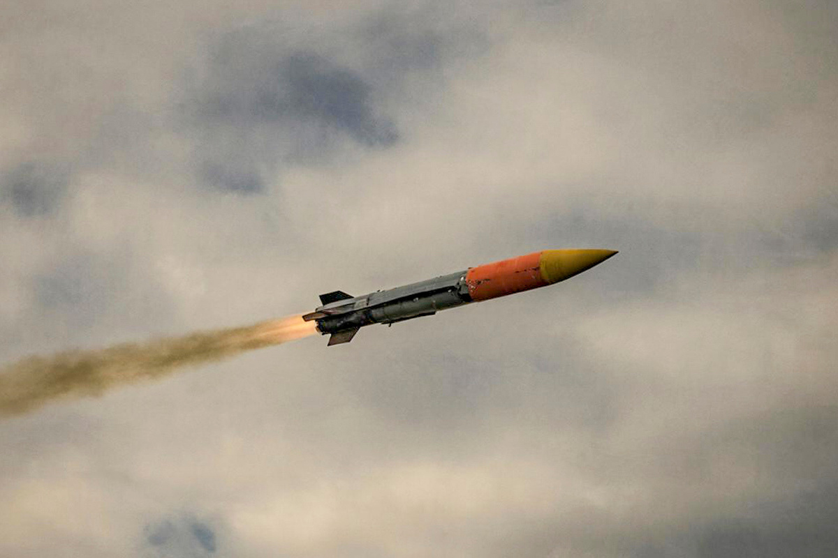 В ответ на удары Иран наносит ракетные удары по израильской территории и американским объектам в регионе.  Фото: Изображение сгенерировано с помощью ИИ / Маргарита Неклюдова