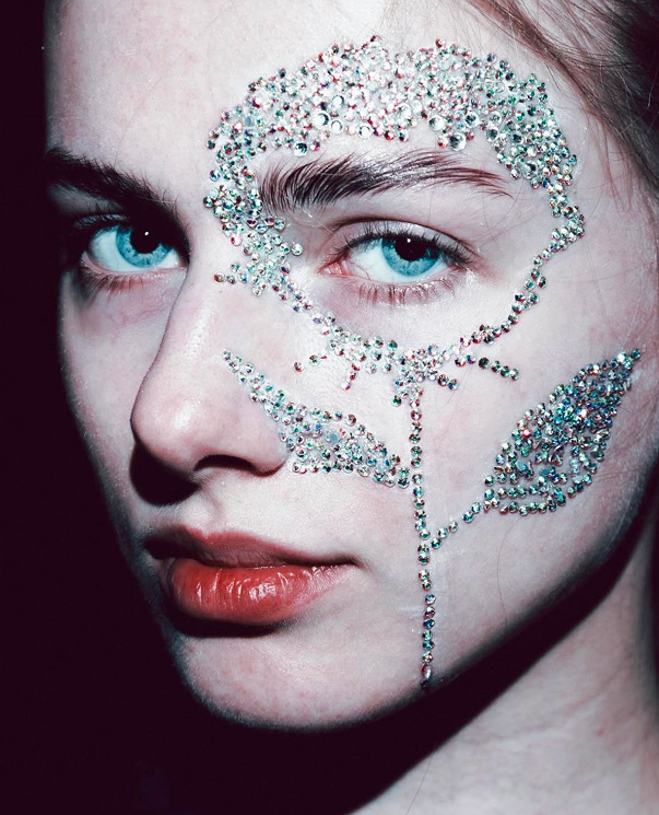    Серебро в макияже и активный румянец: бьюти-тренды Недели моды в Милане сезона осень-зима 2026 (фото 1)