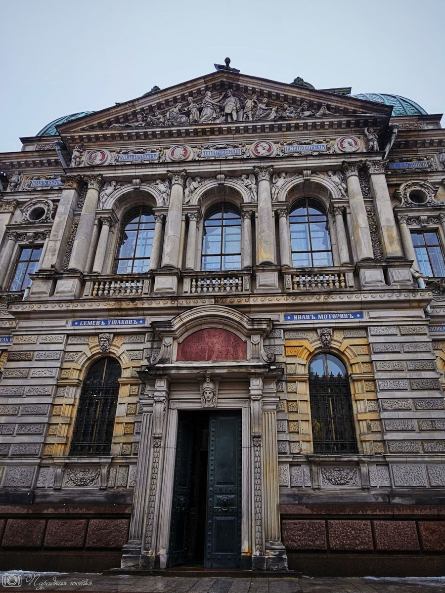 Музей академии Штиглица - одно из самых красивых зданий Петербурга. Фото: Парадная гостья