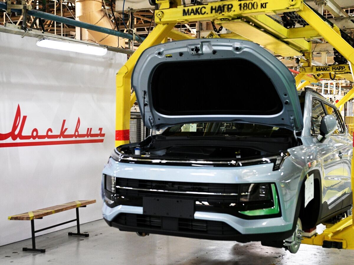    Сборка автомобиля на производственной линии Московского автомобильного завода "Москвич" | © РИА Новости / Алексей Филиппов