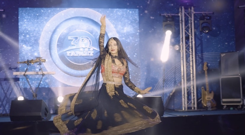 Выступление Рози Агарвал на корпоративном мероприятии 