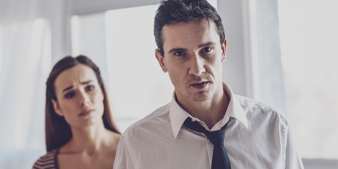 – Разве мой муж не сказал, что беден? Квартира, машина и дача мои? – улыбаюсь любовнице