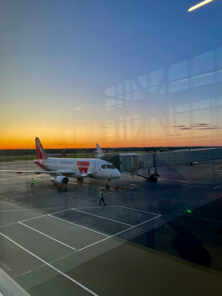 Рассвет в аэропорту