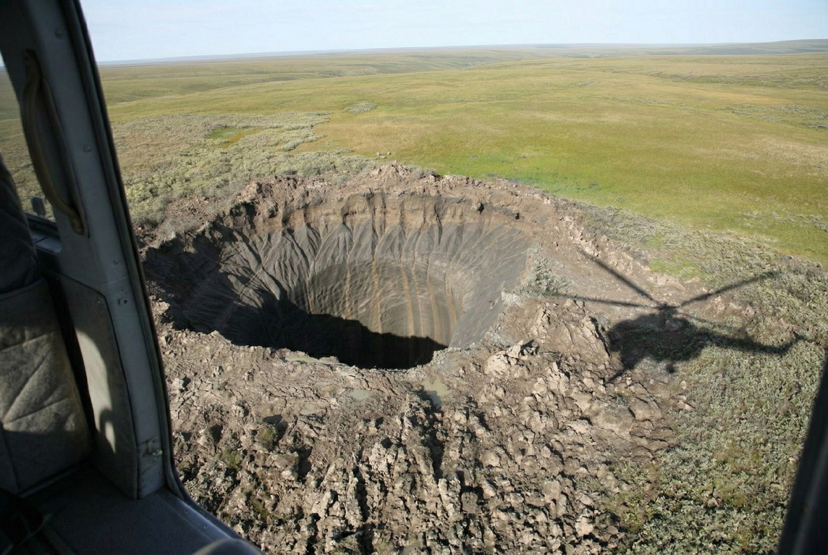 Воронка на Ямале после «взрыва»