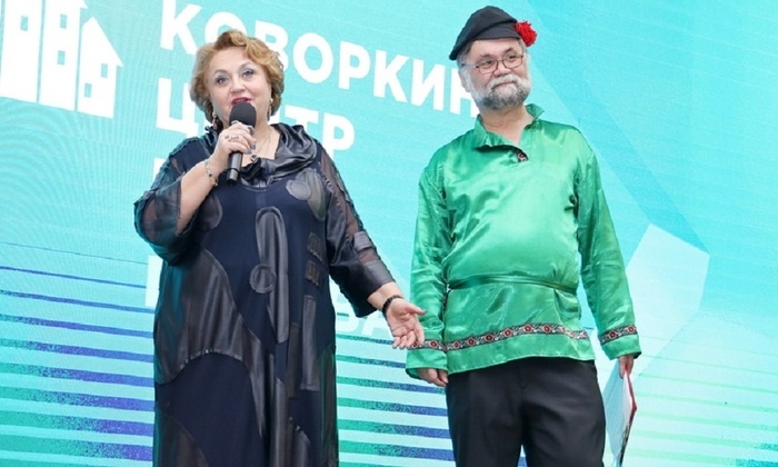    И я там был, хлеб с блинами, с пирогами, с вареньем из сосновых шишек вкушал, да музыку чудесную слушал…