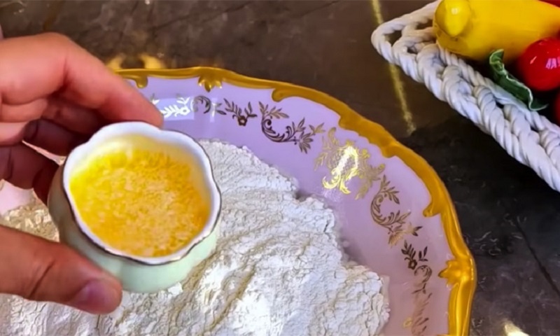 Быстрые лепёшки на кипятке: мягкая и воздушная альтернатива хлебу за считанные минуты