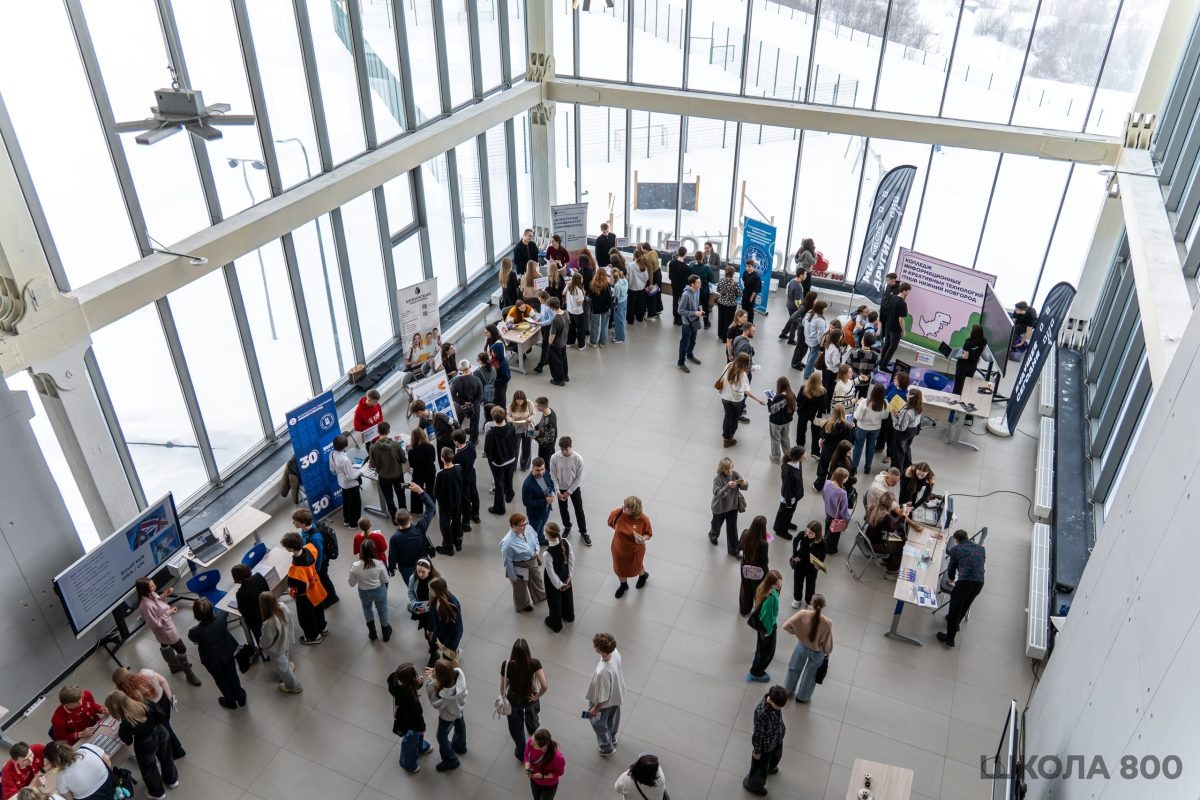    На «Ярмарке профессий» в «Школе 800» юным нижегородцам рассказали, как строить карьеру в эпоху искусственного интеллекта
