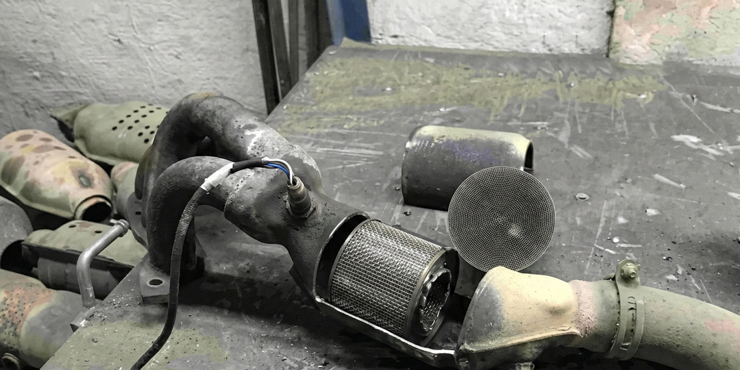 Вырезали катализатор и начался масложор: объясняю на пальцах, чего не учитывают в гаражных сервисах
