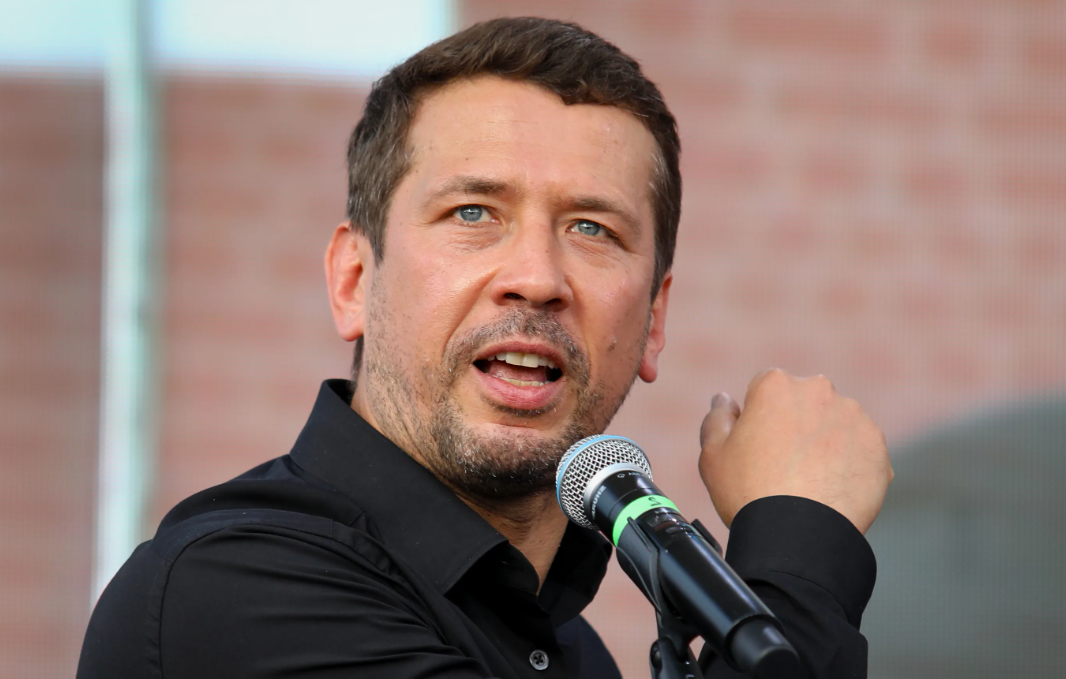 на фото Андрей Мерзликин 