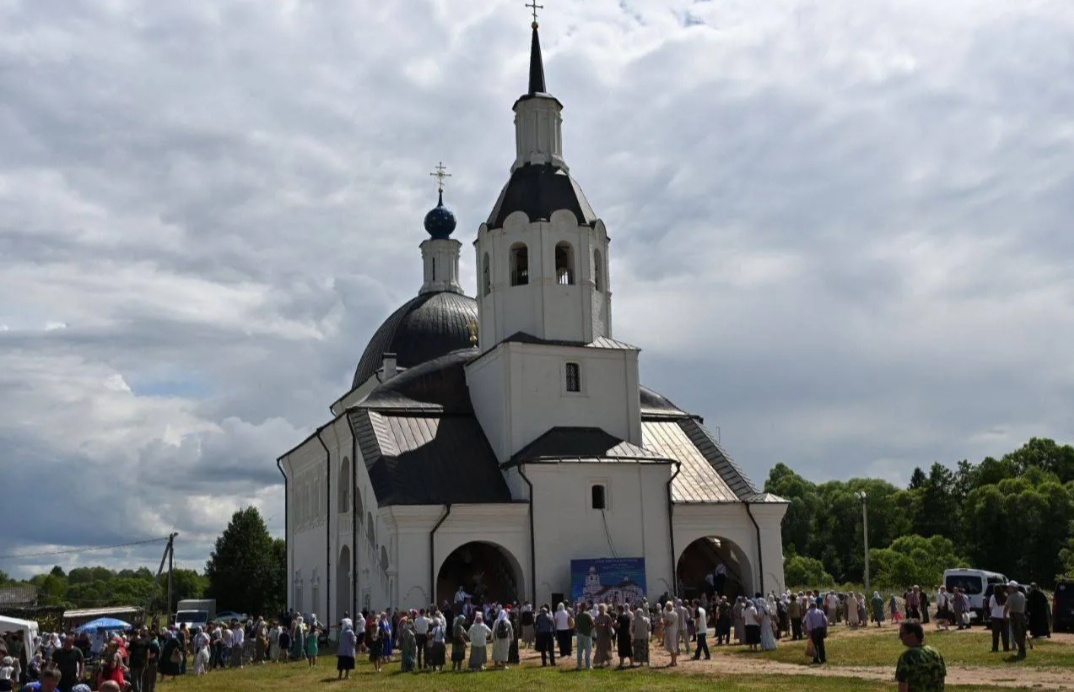 Успенский собор Ферапонтовой пустыни в праздник