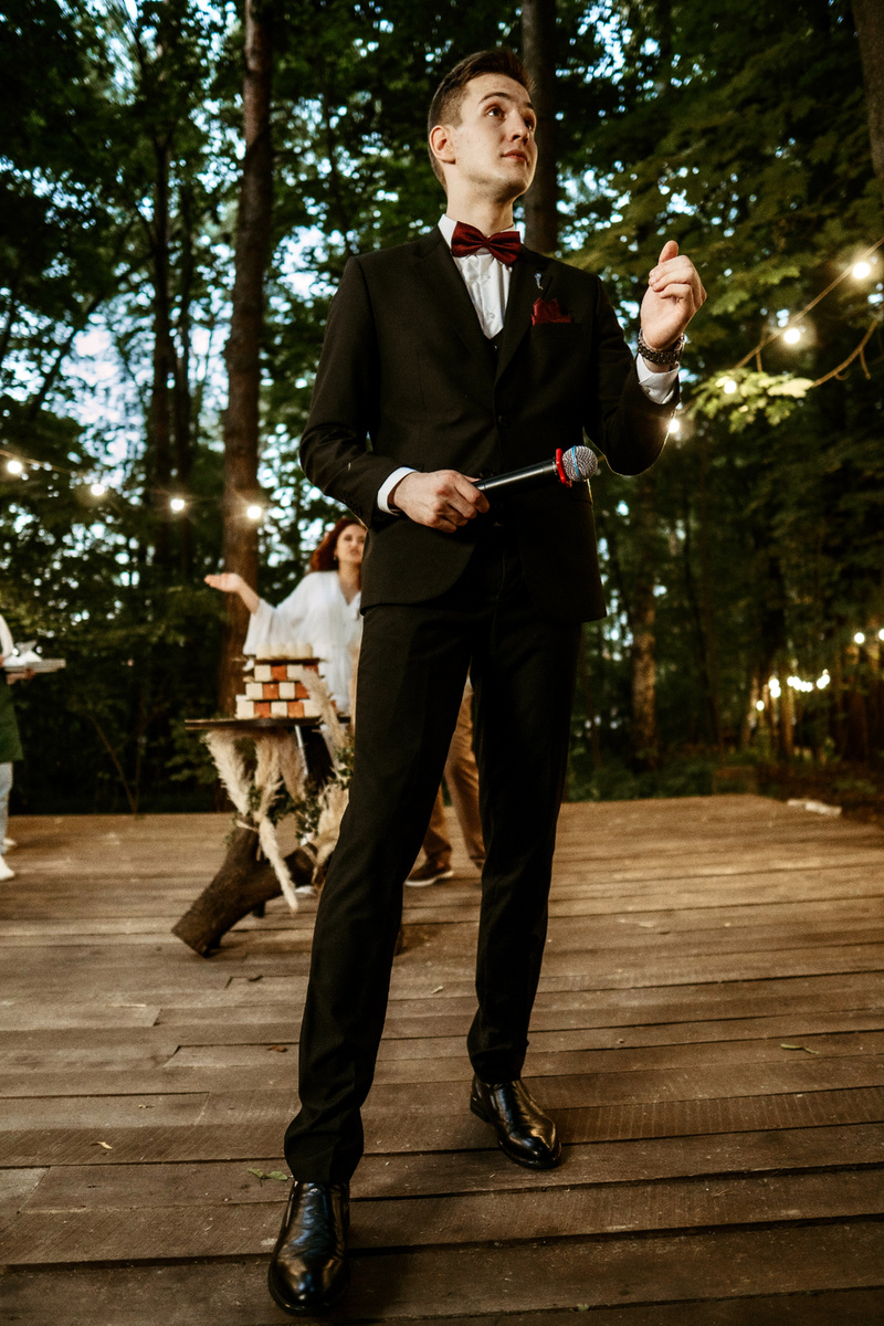 Ведущий Павел Кузнецов