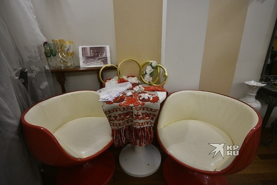    В марте планируют пожениться более 1500 свердловских пар Алексей БУЛАТОВ