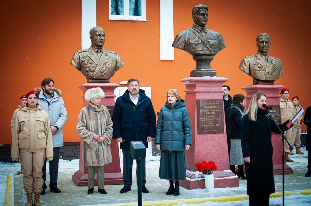    В Чкаловске открыли бюсты Байдукова и Белякова