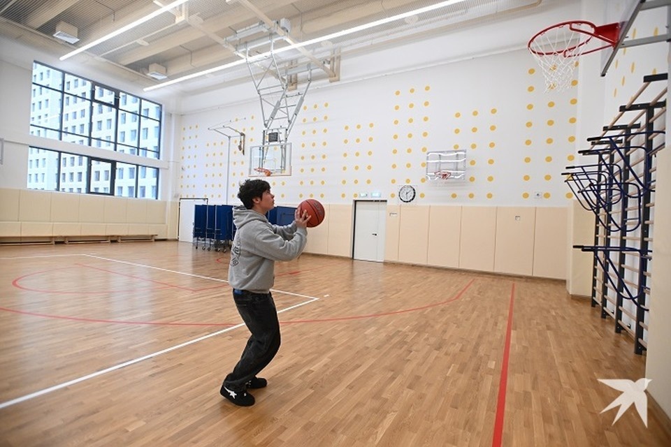    Чемпионат по баскетболу «КЭС-БАСКЕТ» проводится среди школьников Михаил ФРОЛОВ