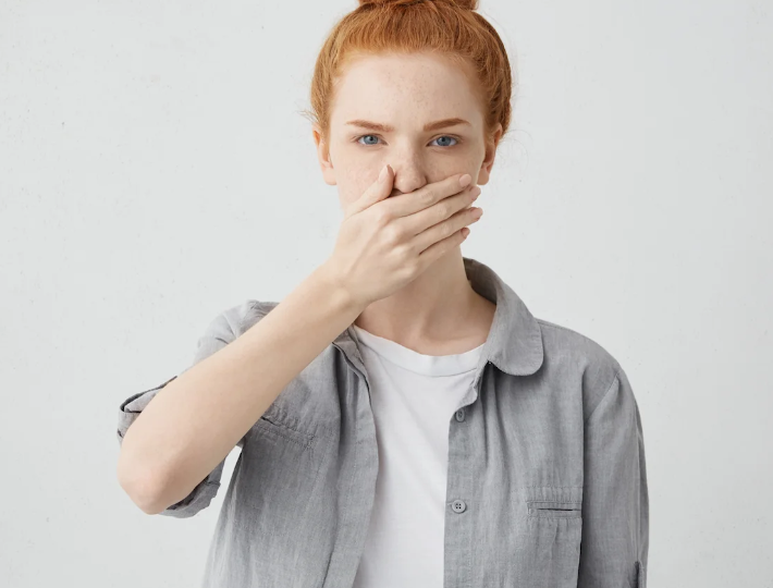 Неприятный запах изо рта: как от него избавиться и перестать быть «ходячим химическим оружием»