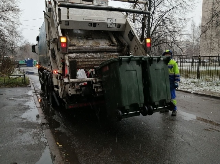     Работы по ликвидации загрязнений и засорения проводились и на водных объектах Петербурга. Фото: архив МК в Питере