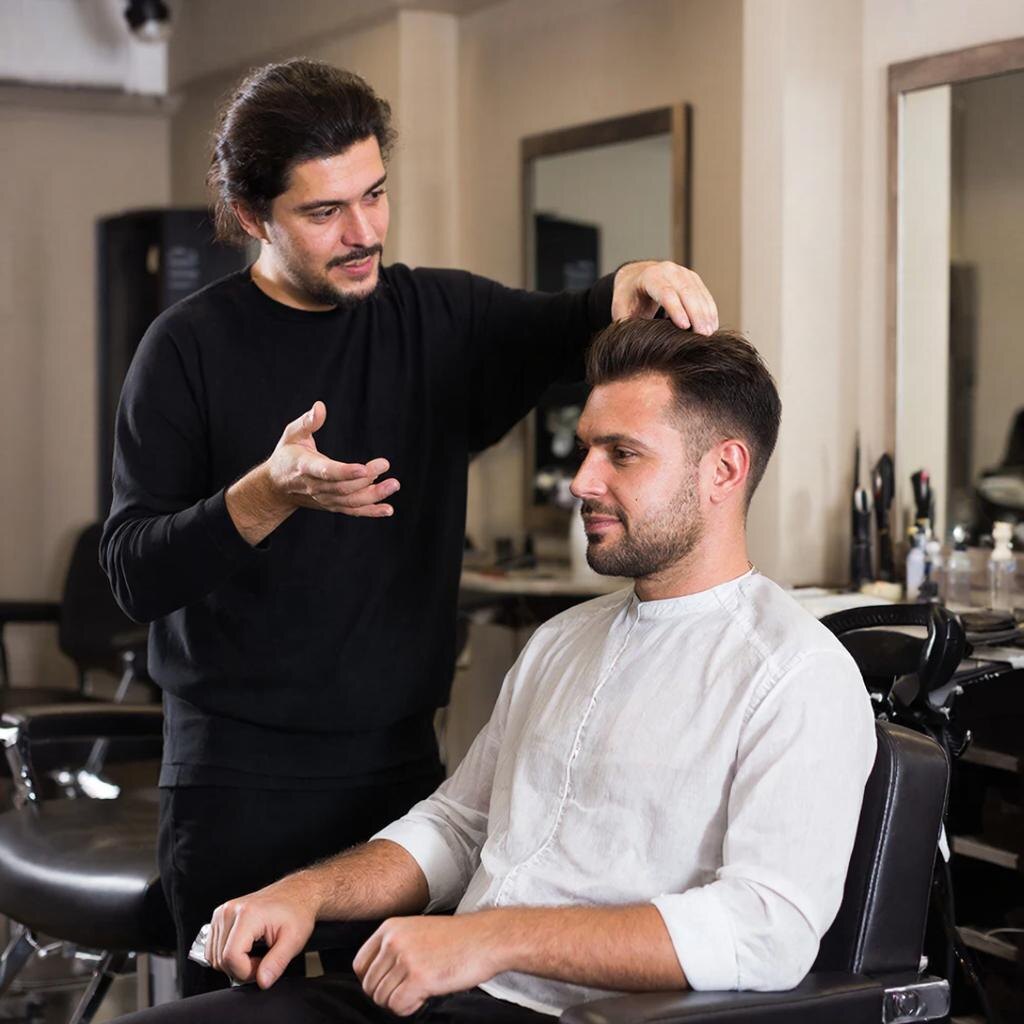 «Парикмахерская терапия»: как стрижка спасает мужчин от одиночества и депрессии 