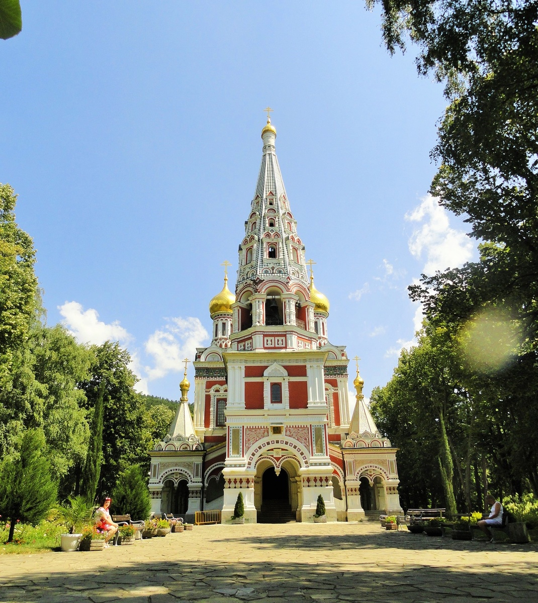 Храм Рождества Христова на Шипке. Находится близ мемориального комплекса "Шипка-Бузлуджа" - памятника освободителям Шипке. Фото автора