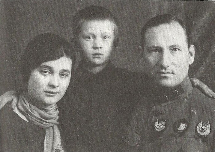 Ефремов с женой и сыном