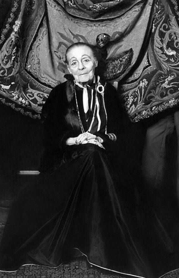 Лиля Брик в платье от Ива Сен-Лорана (1976 год)