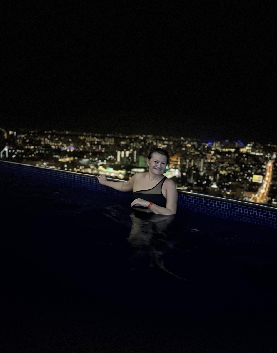 Небоскреб «Высоцкий», бассейн. Высота 197 метров. Открытый.