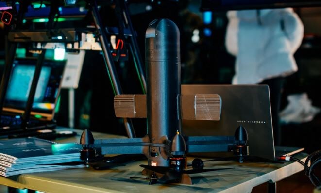 Дрон-перехватчик от ТОВ «УкрАвіаКосТех» на стенде компании на выставке "Украинской правды" "Война'26: Люди против машин"