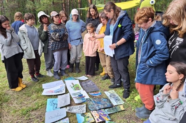    Ученики изостудии на пленэре. Фото: Изостудия Дворца пионеров и школьников г. Челябинска