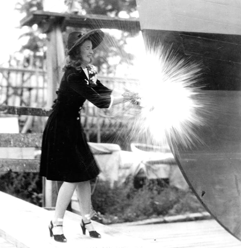 Фото из книги Дьяконова А.Г. и Чухраева Э.М. «Флагманы в женских юбках».