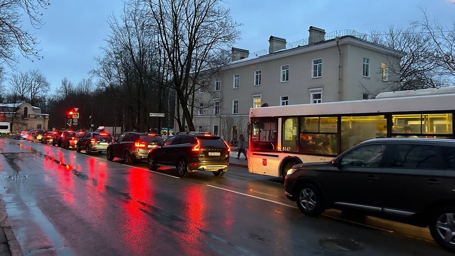    Сбивший столб каршеринг в Павловске парализовал движение в Пушкинском районе Автор фото: Екатерина Кузнецова / ДП