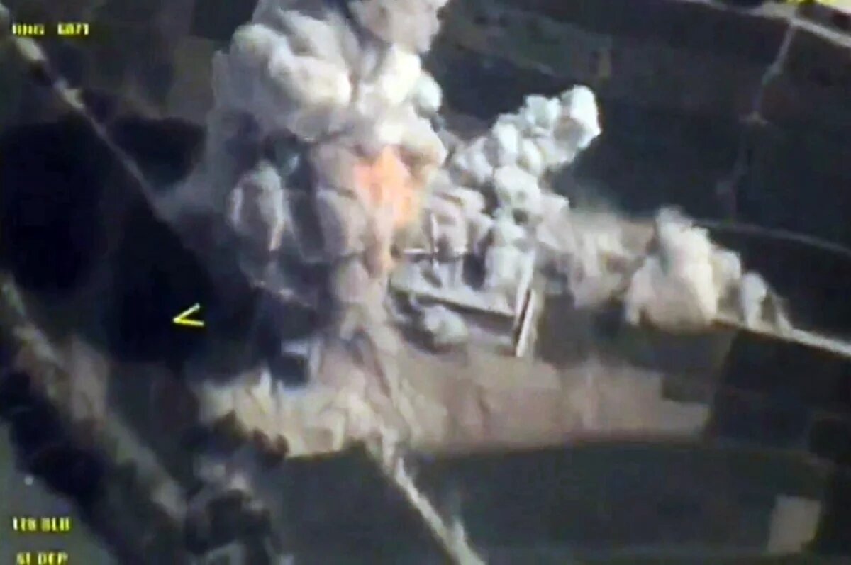    Новая ракета стала удешевленным боеприпасом для бомбардировщиков Ту-160 и Ту-95; она призвана частично заменить Х-101 при массированных ударах