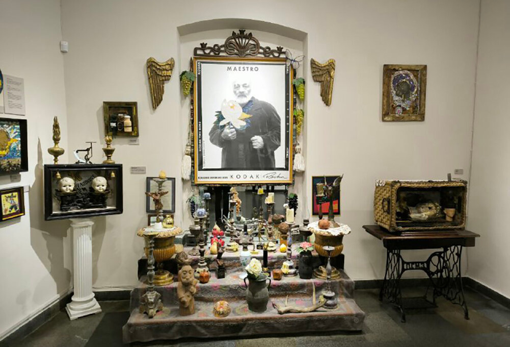 В музее более 700 экспонатов: коллажи, костюмы, рисунки, письма, инсталляции, живописные работы. Все они погружают в мир фильмов Параджанова, которые критики называли «поэтическим кинематографом». Фото: Алина Краснова